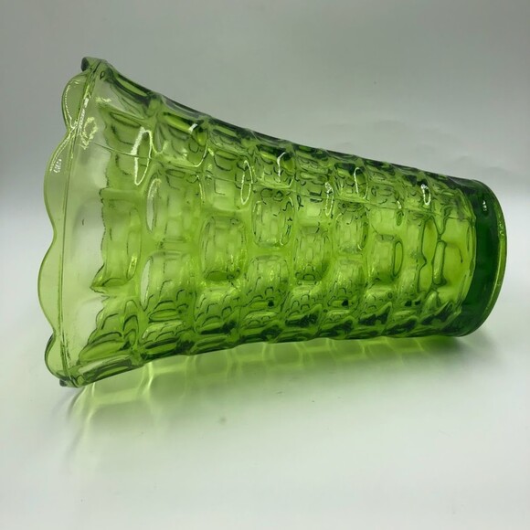 Vintage Green Glass Textured Scalloped Edge Flower Floral Tabletop Vase - Picture 7 of 12